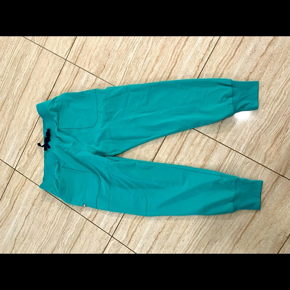 FIGS Zamora jogger scrubs